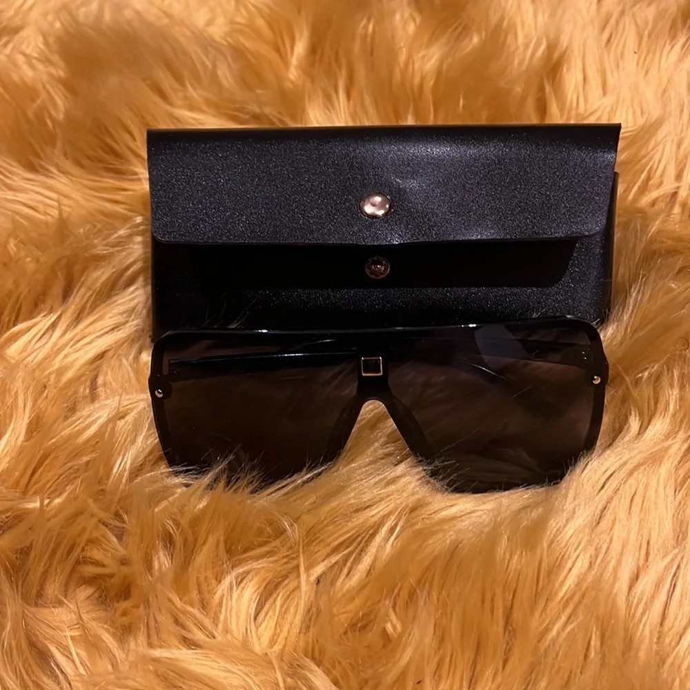 Vintage Fashion Oversized sunglasses with case